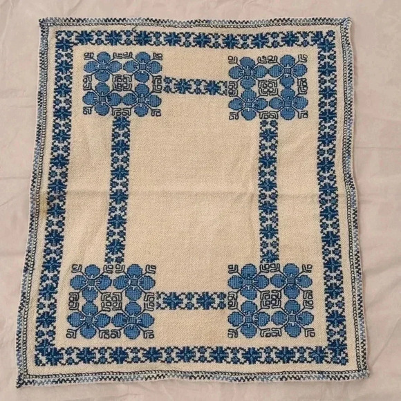 6  Table Napkins - Picture 7 of 8